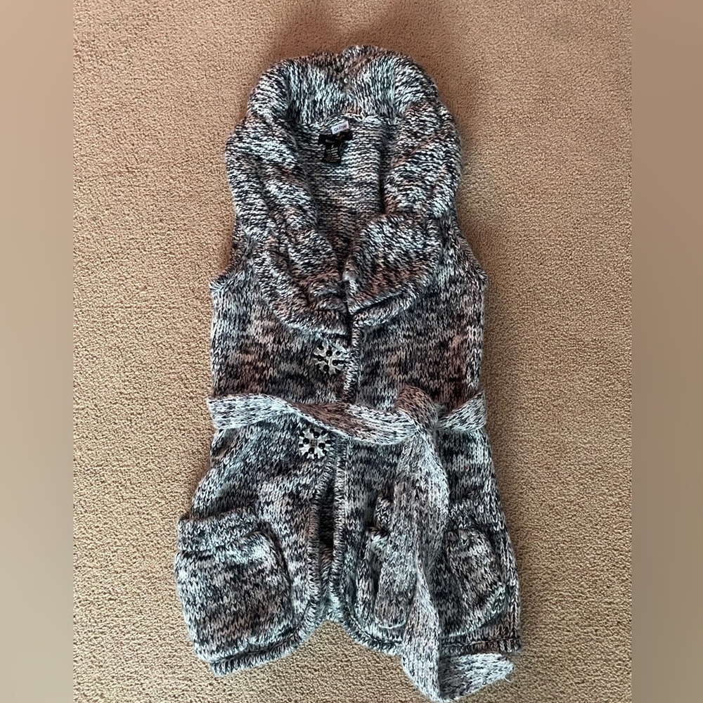 BCBG Black and White Belted Knitted Vest Size Small.